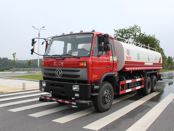 經(jīng)典款153后8輪?wèn)|風(fēng)灑水車（20-22噸）