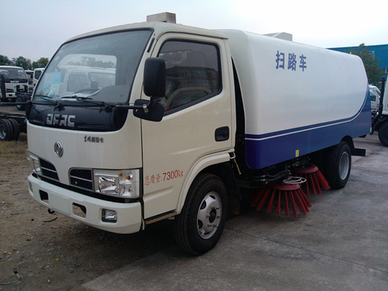 4方掃路車(chē)