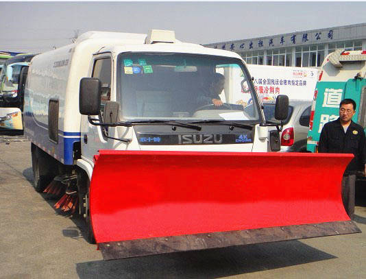 五十鈴鏟雪<a href=http://www.jinchen-sh.com/saoluche/ target=_blank class=infotextkey>掃路車</a>