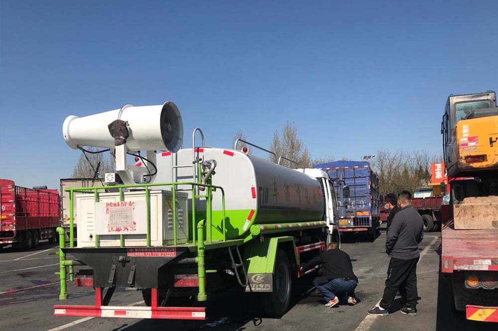 新款國(guó)六9方東風(fēng)福瑞卡灑水霧炮車(chē)圖片4